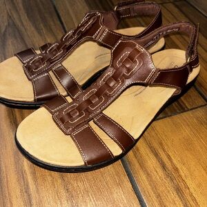 NWOB Clarks Laurieann Kay T-strap Slingback Sandals Brown Leather 9.5